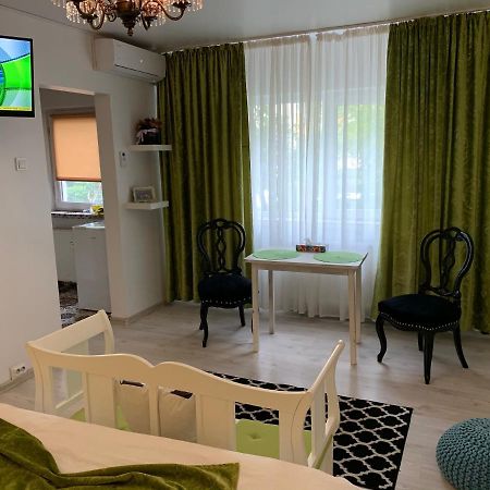 Cozy Apartment In A Quiet Area Craiova Exterior foto