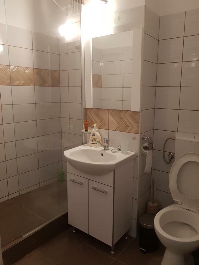 Cozy Apartment In A Quiet Area Craiova Exterior foto