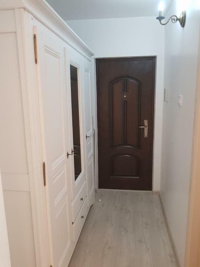 Cozy Apartment In A Quiet Area Craiova Exterior foto